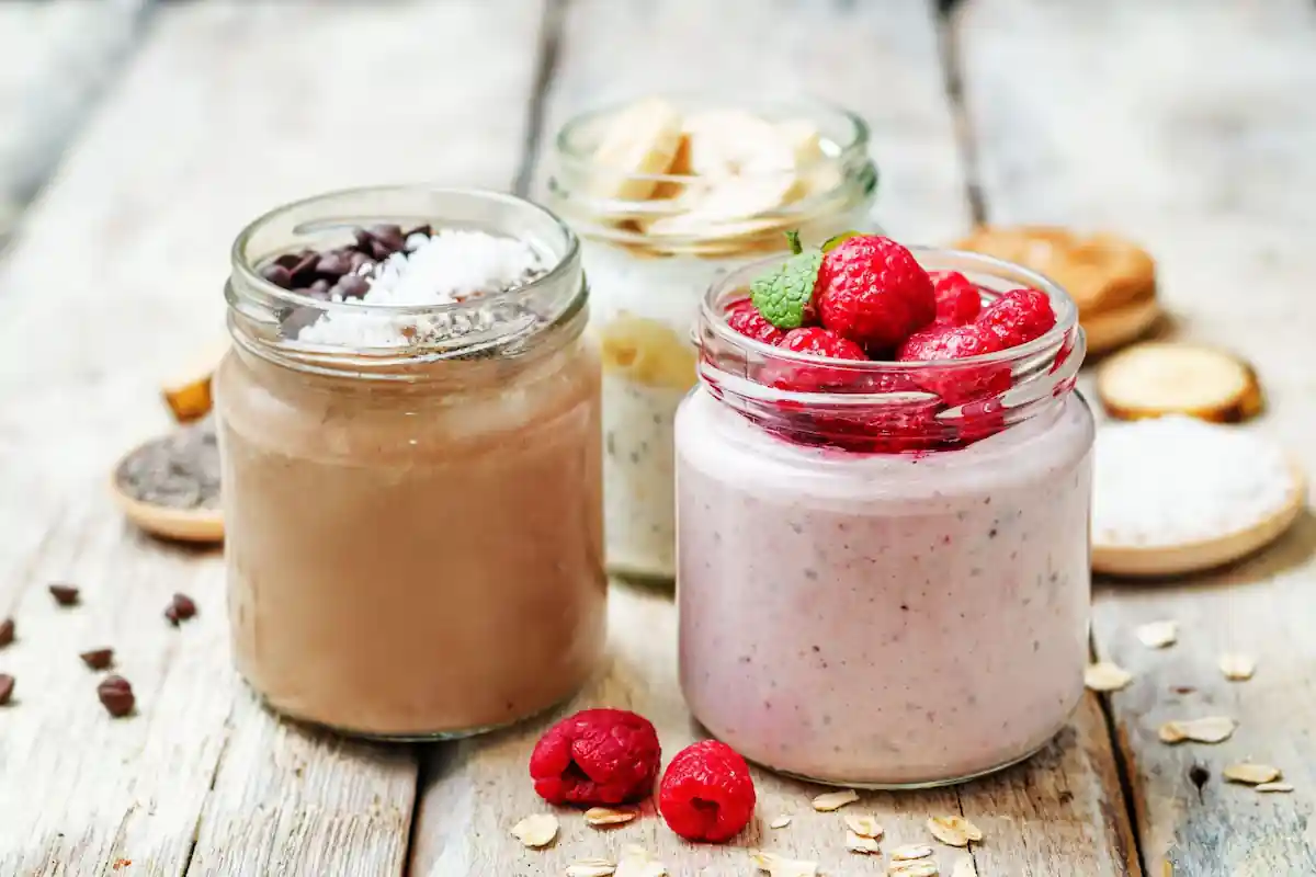 Overnight Oats with Chia Seeds and Berries